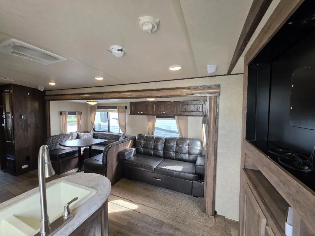 2018 Forest River Vibe 308BHS, Photos photo 9