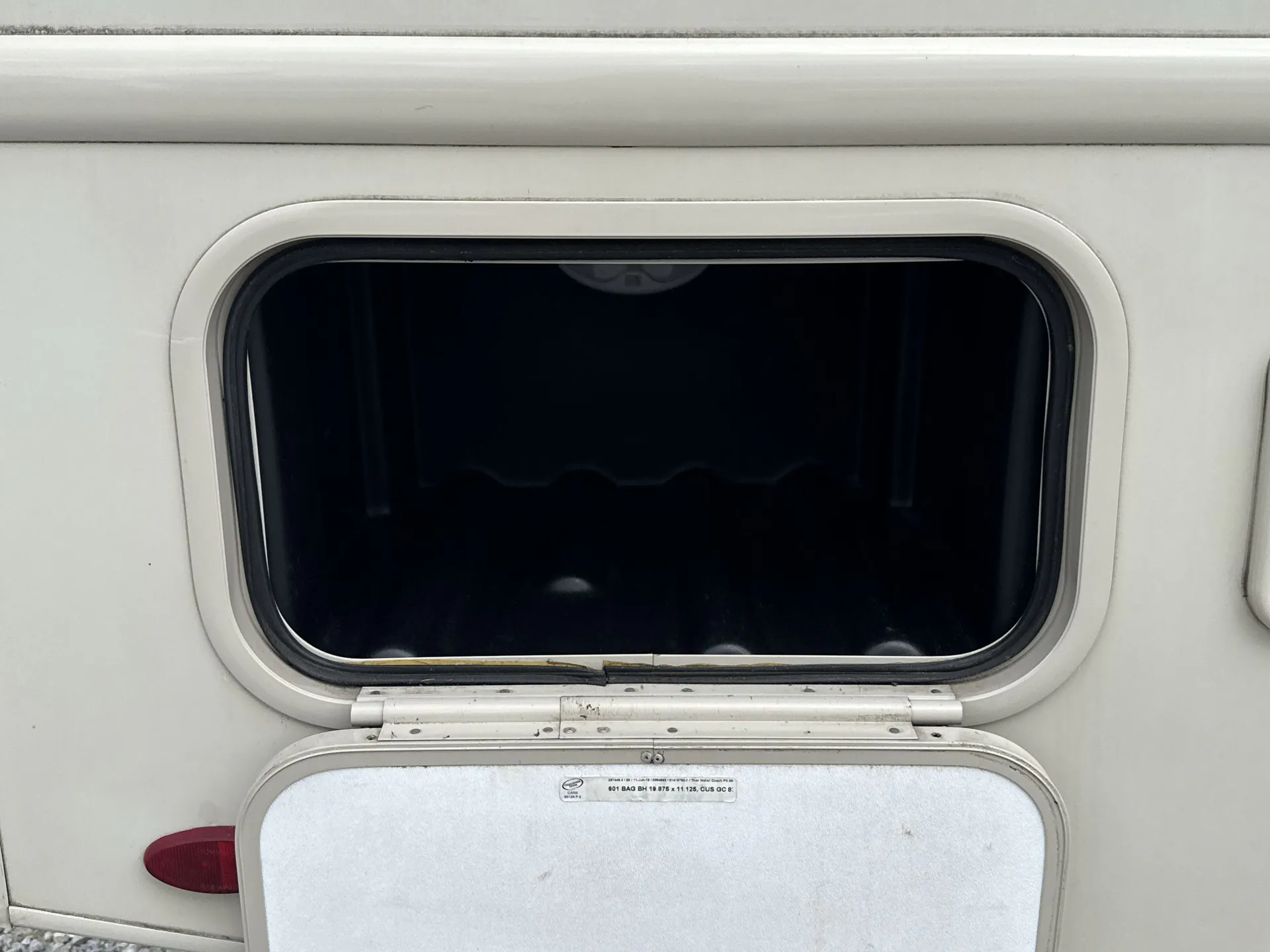 2020 Thor Motor Coach Quantum Sprinter KM24 — living area main