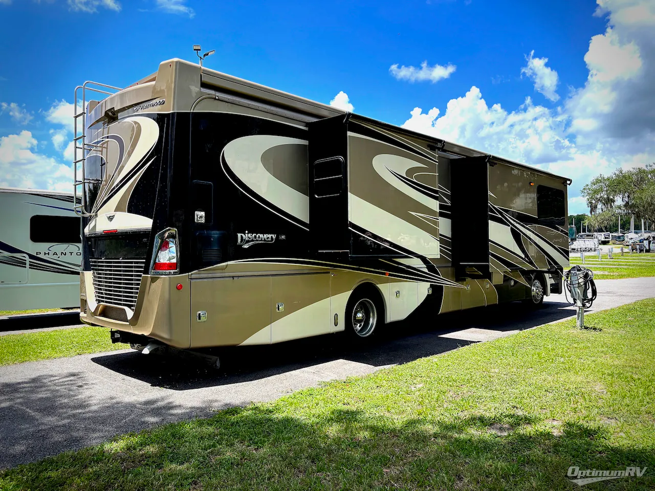 2018 Fleetwood Discovery LXE 40D - Photo 3