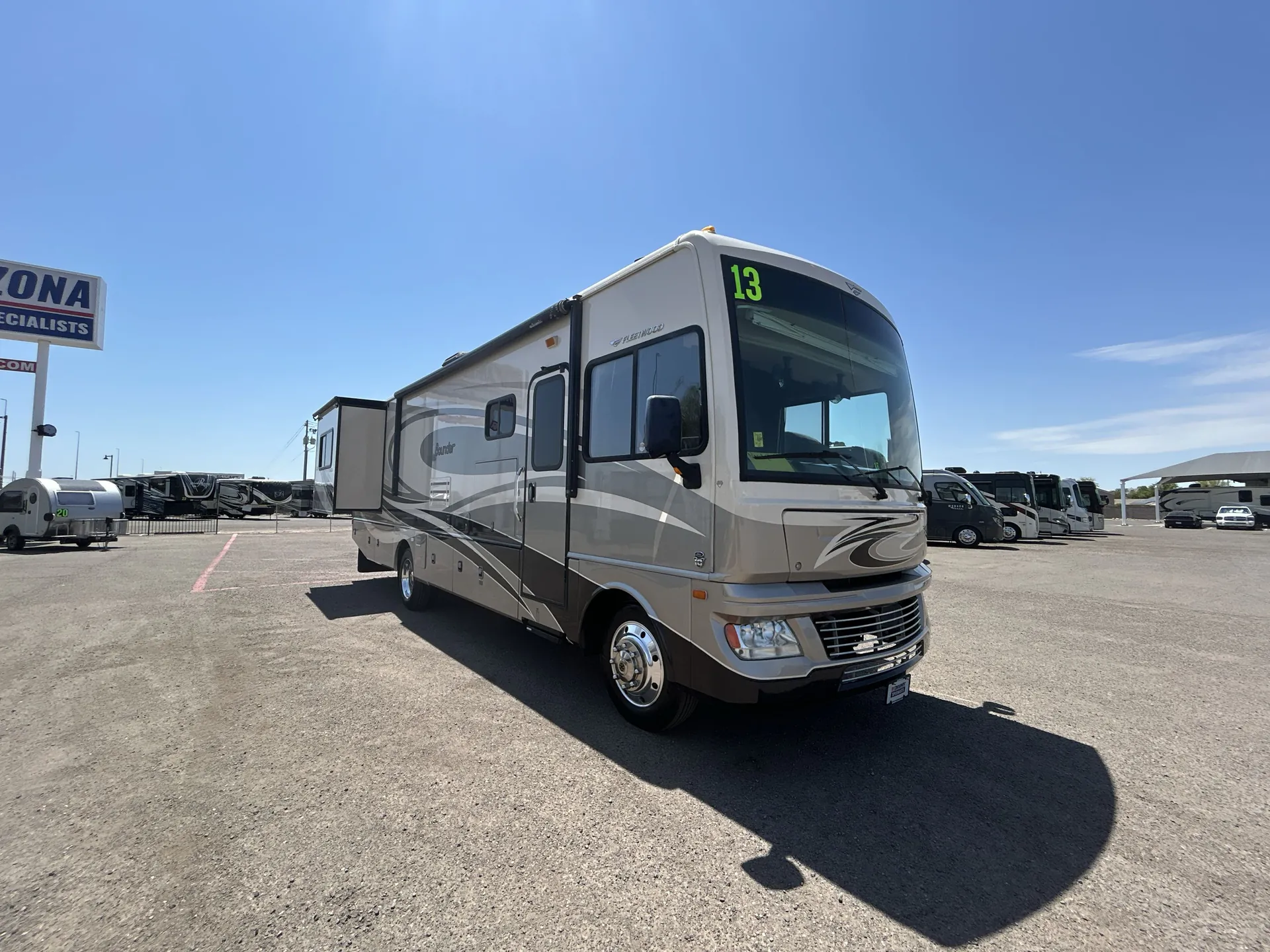 2013 Fleetwood Bounder 33C - Photo 2
