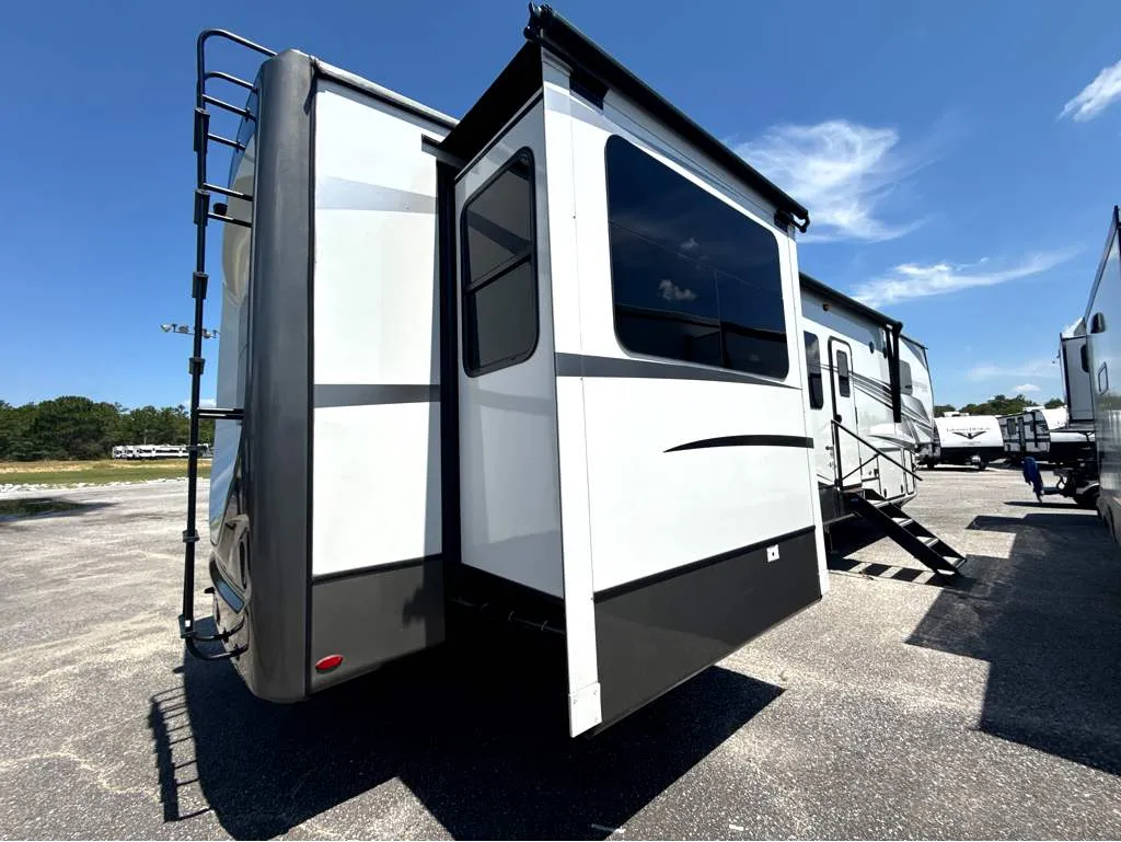 2024 Keystone Montana 3531RE, Photos photo 4