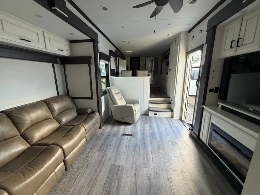 2021 DRV Mobile Suites 41 - Photo 2