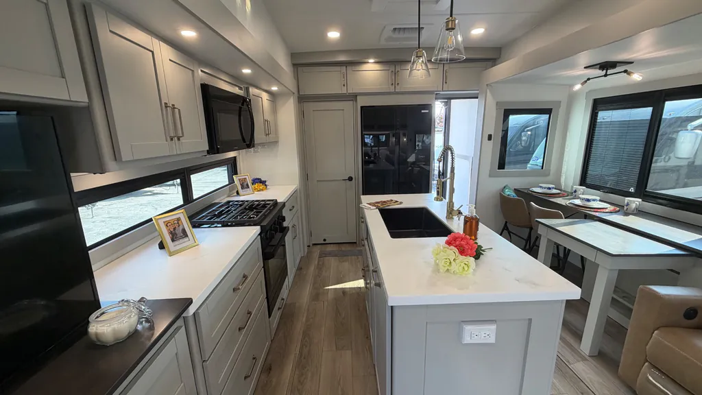 2025 Brinkley Model Z 3400, Photos photo 28