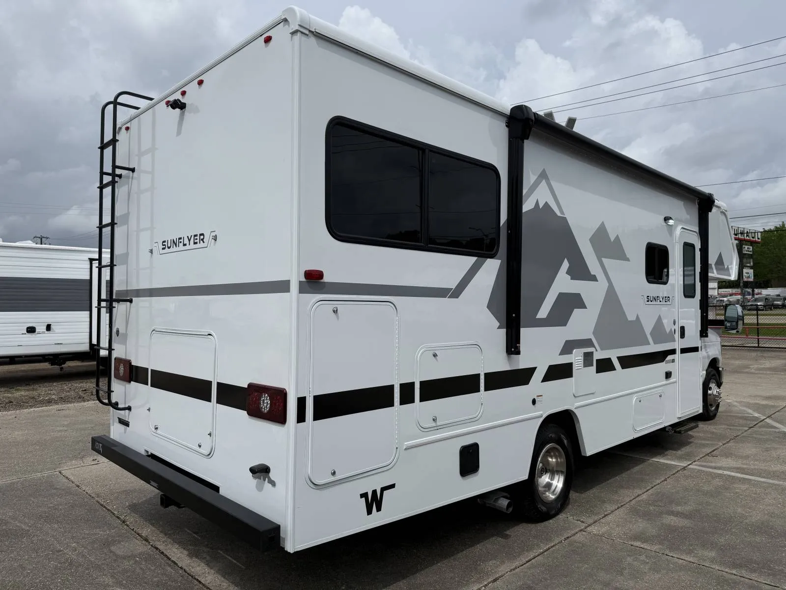 2027 Winnebago Sunflyer 24GG - Photo 4