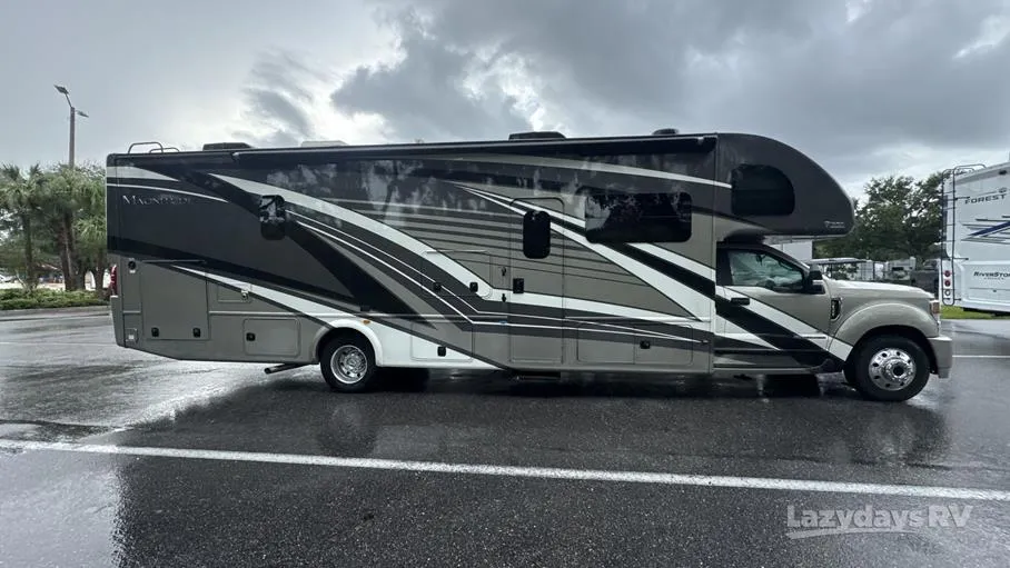 2022 Thor Motor Coach Magnitude RS36 - Photo 3
