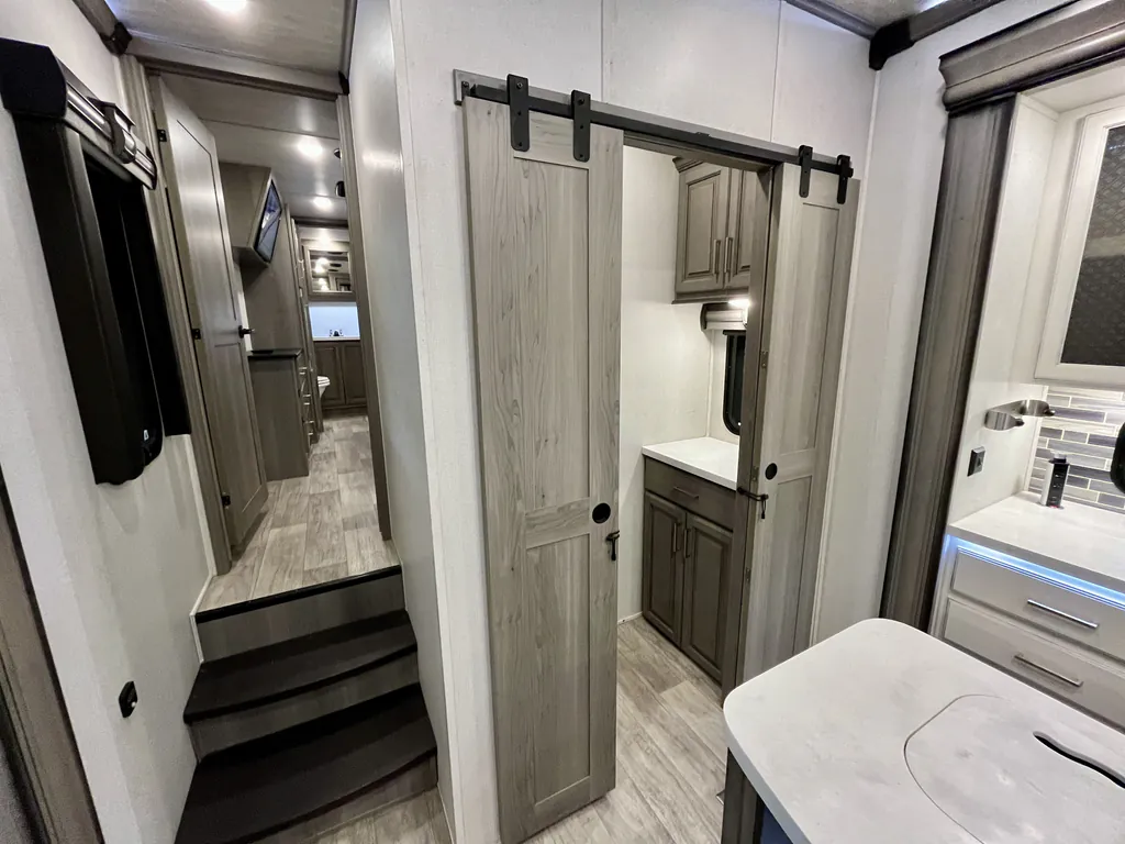 2021 Keystone Montana 3763BP, Photos photo 7