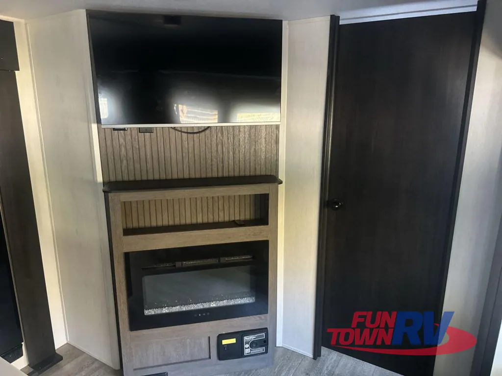 2025 Forest River Cherokee Alpha Wolf 33BH, Photos photo 19