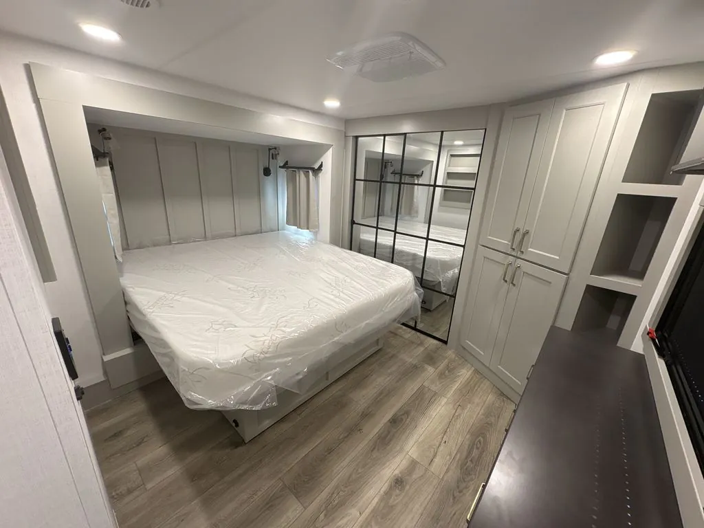 2026 Brinkley Model G 4000, Photos photo 31