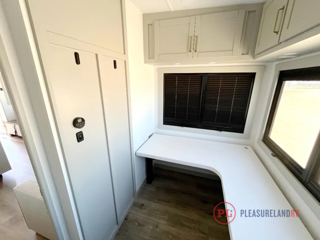 2026 Brinkley Model Z 3515, Photos photo 12