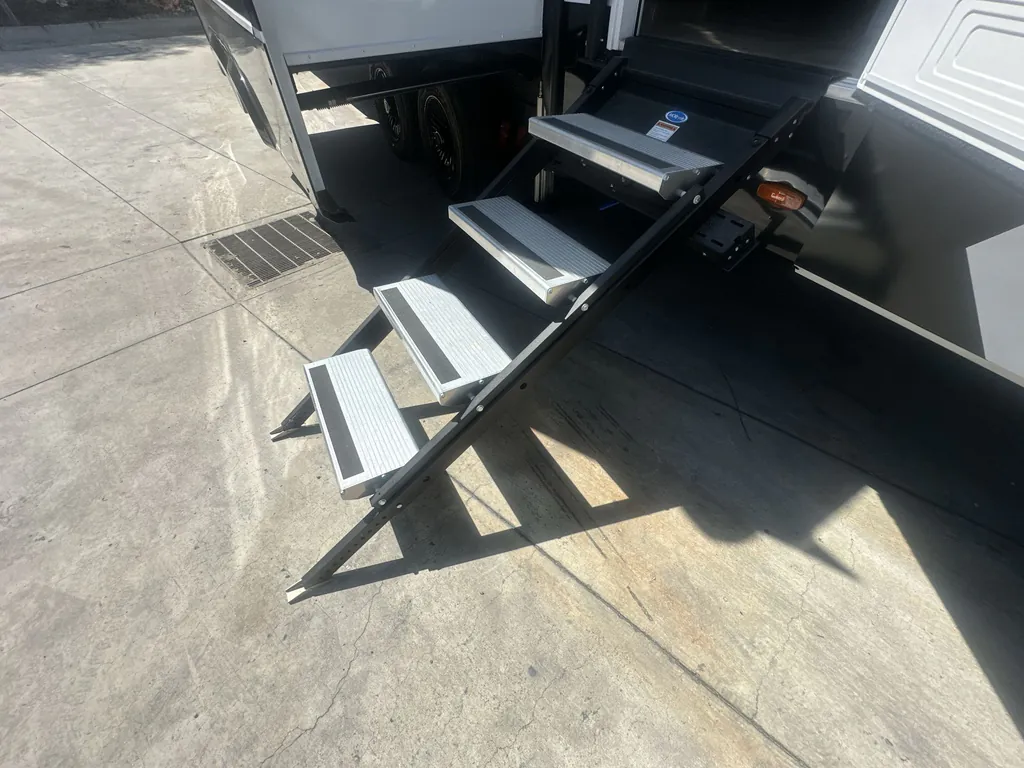 2025 Brinkley Model Z 3515, Photos photo 15