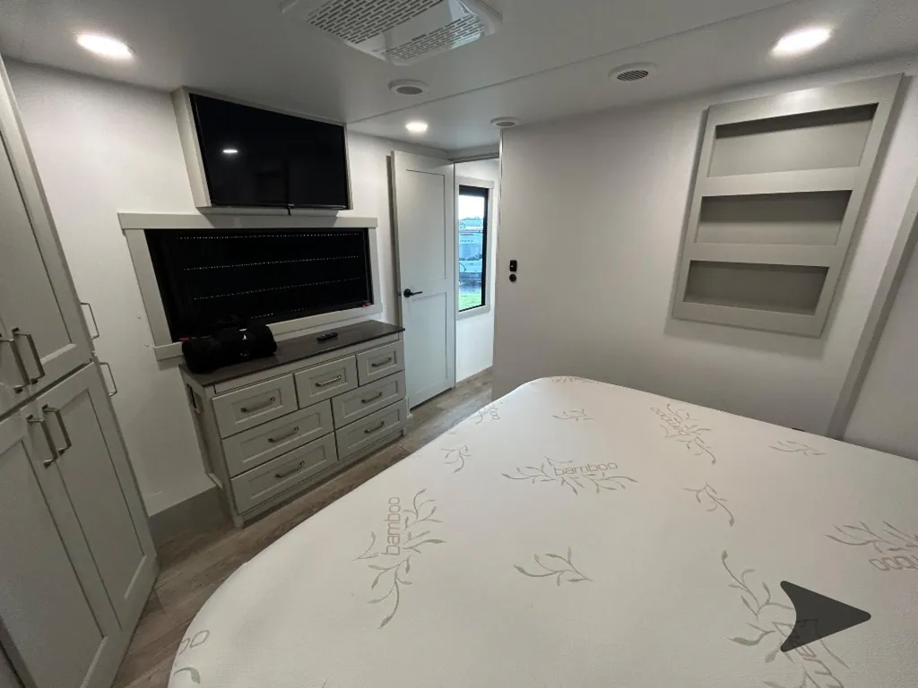 2025 Brinkley Model G 3250, Photos photo 64
