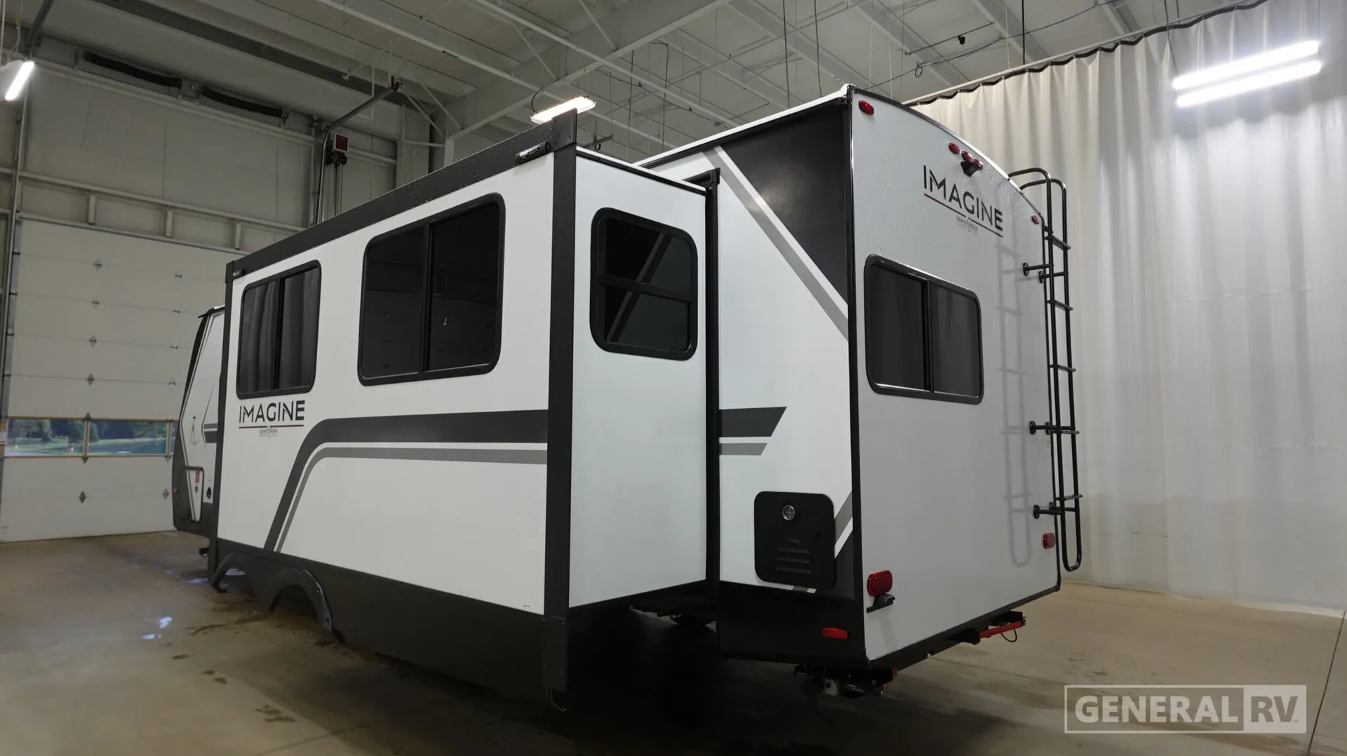 2027 Grand Design Imagine 2670MK - Photo 4