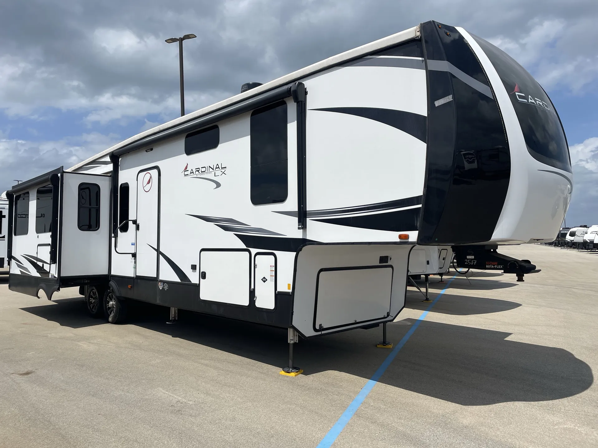 2022 Forest River Cardinal Luxury 360RLX - Photo 2
