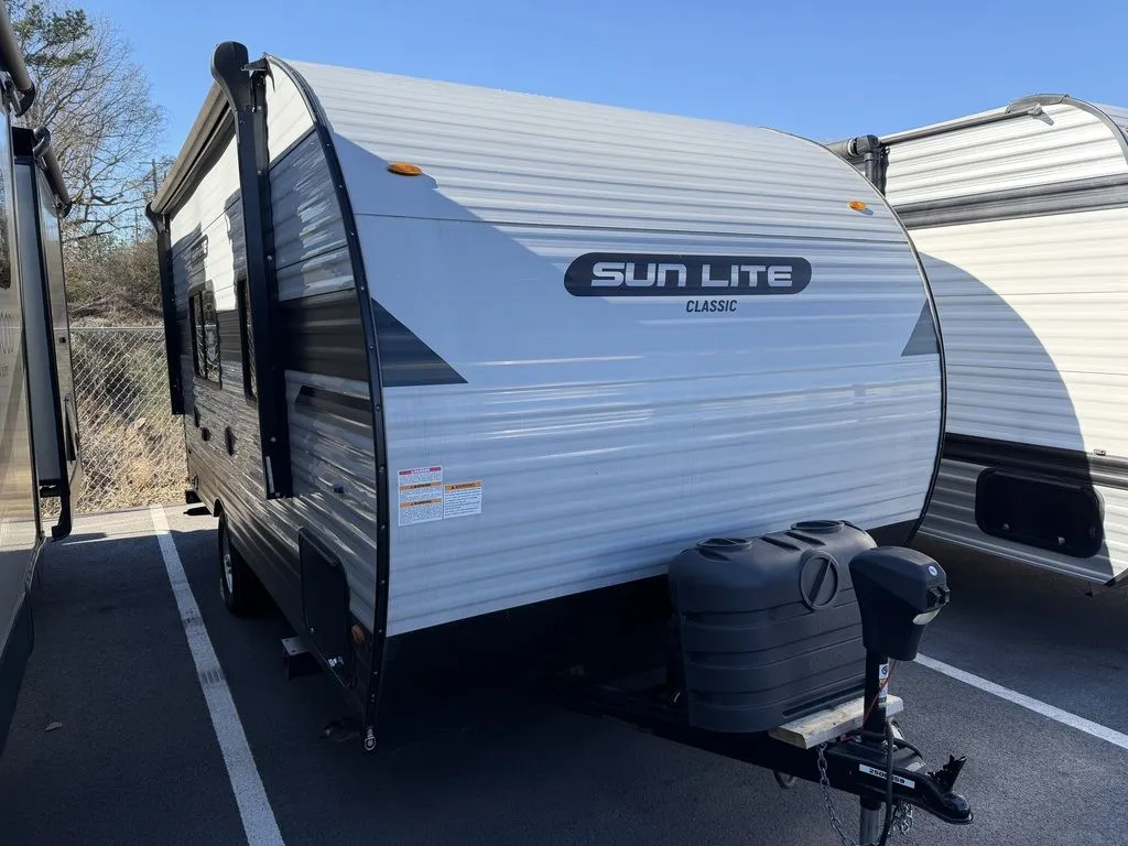 2022 Sunset Park RV Sun Lite 18RD - Main photo