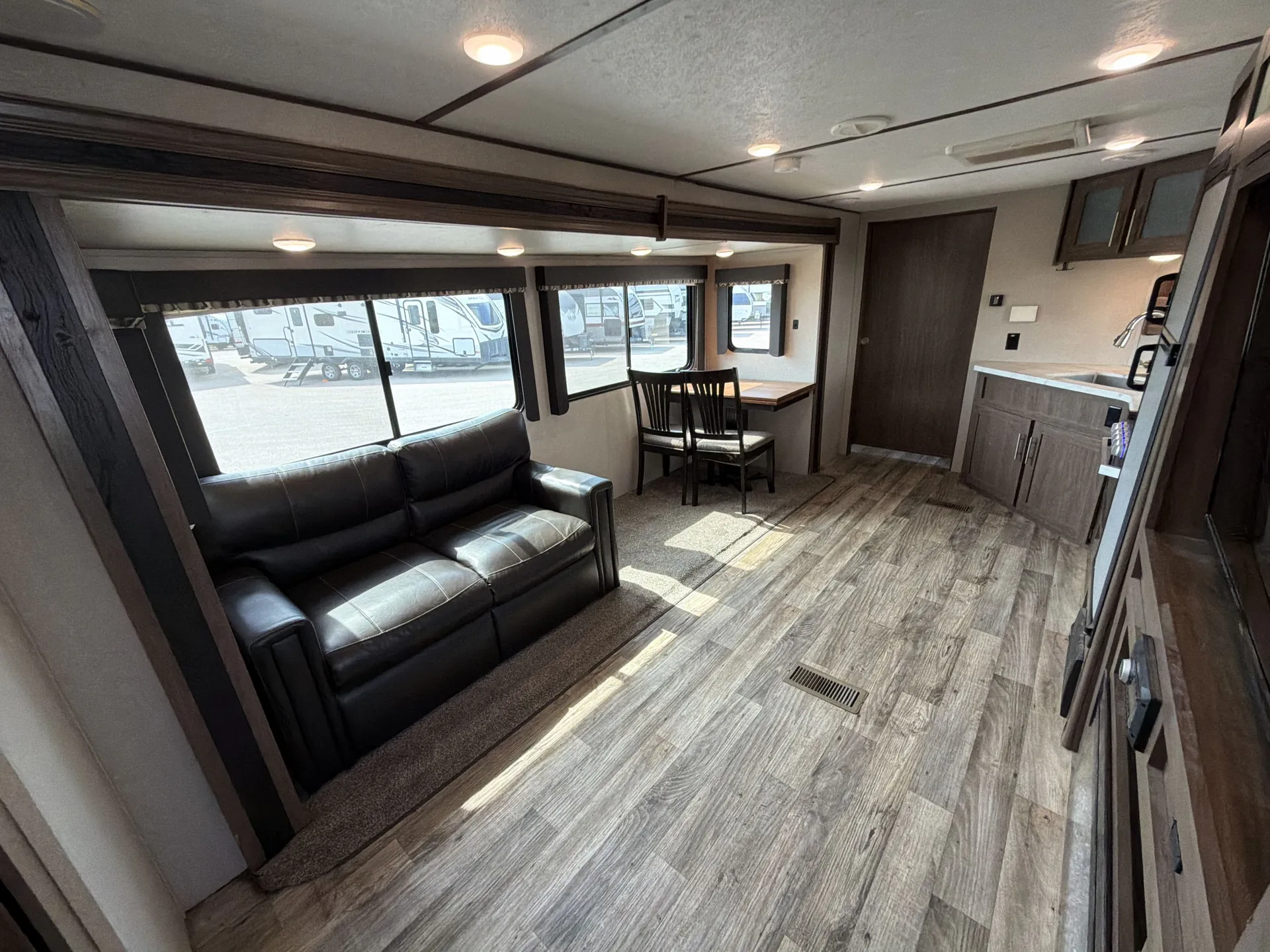 2019 Keystone Hideout 29DFS — living area main