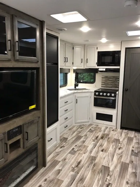 2024 Venture RV SportTrek 29' W/SLIDE! ONLY 6790LBS! - Photo 3