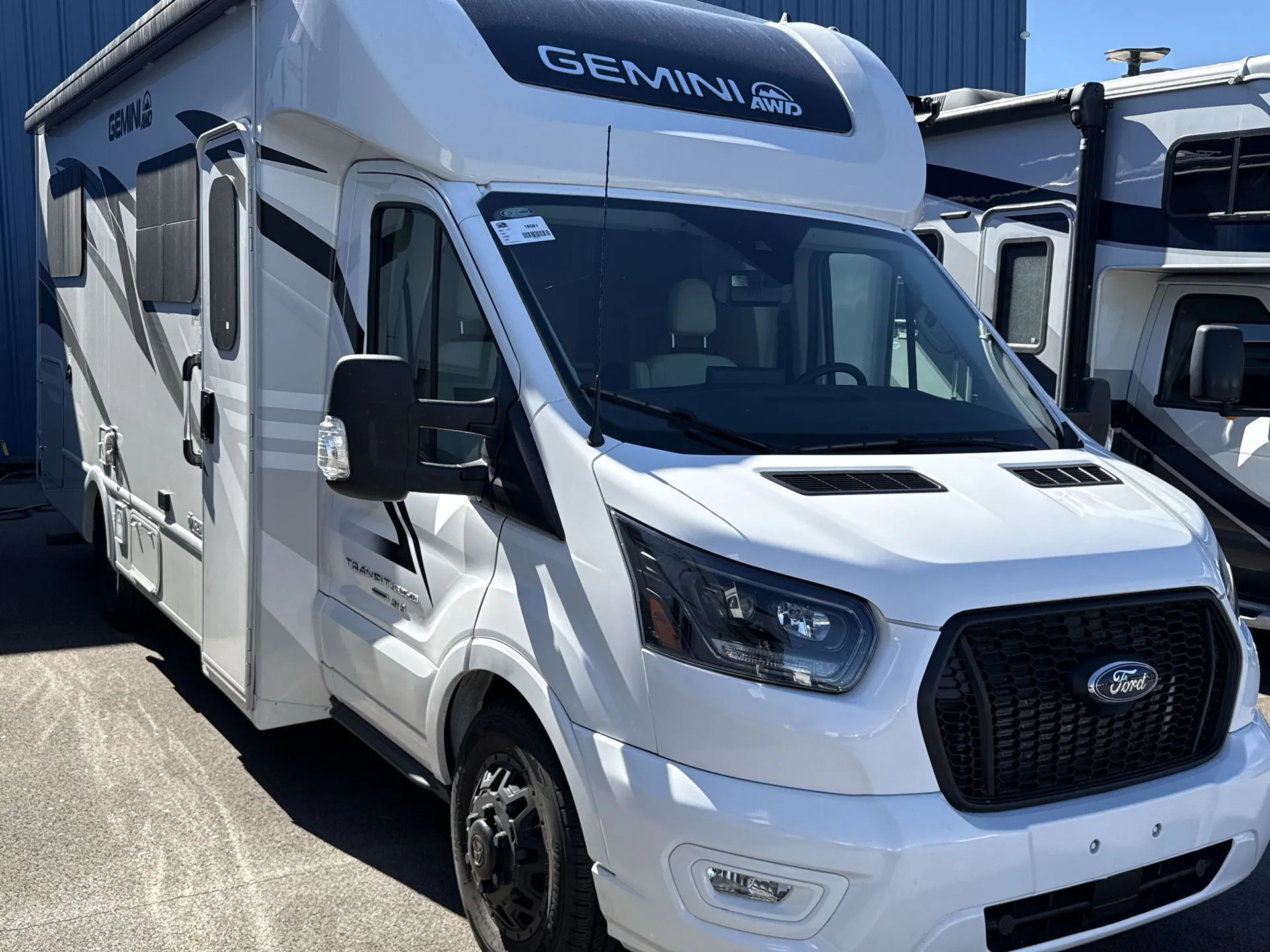 2025 Thor Motor Coach Gemini AWD 24KB - Photo 2