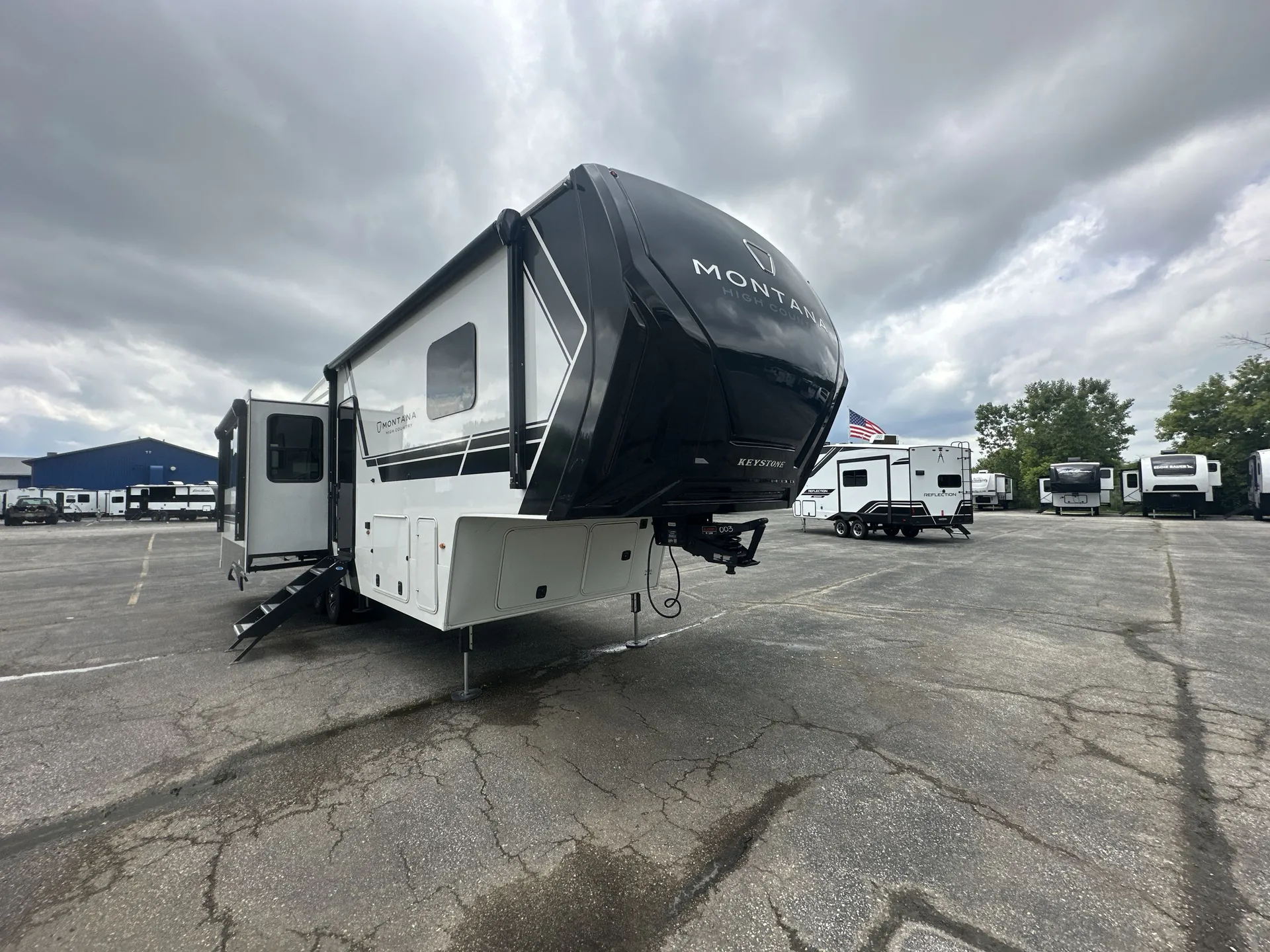 2026 Keystone Montana High Country 290RL - Photo 2