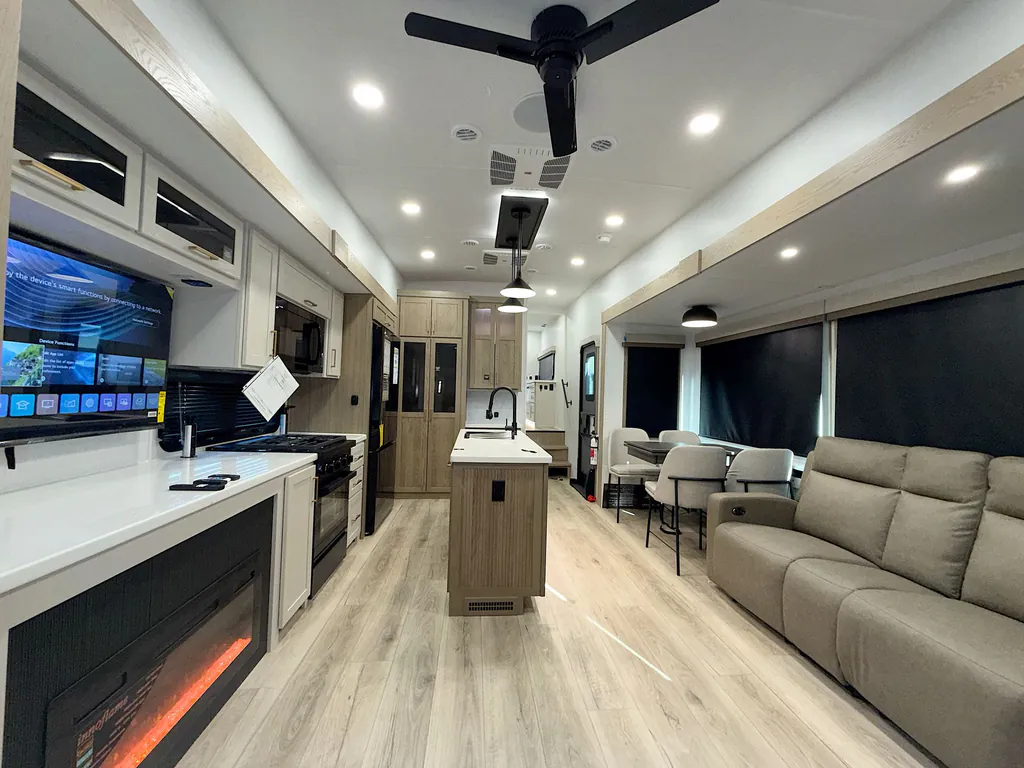 2027 Forest River Rockwood Signature 401SFB, Photos photo 19