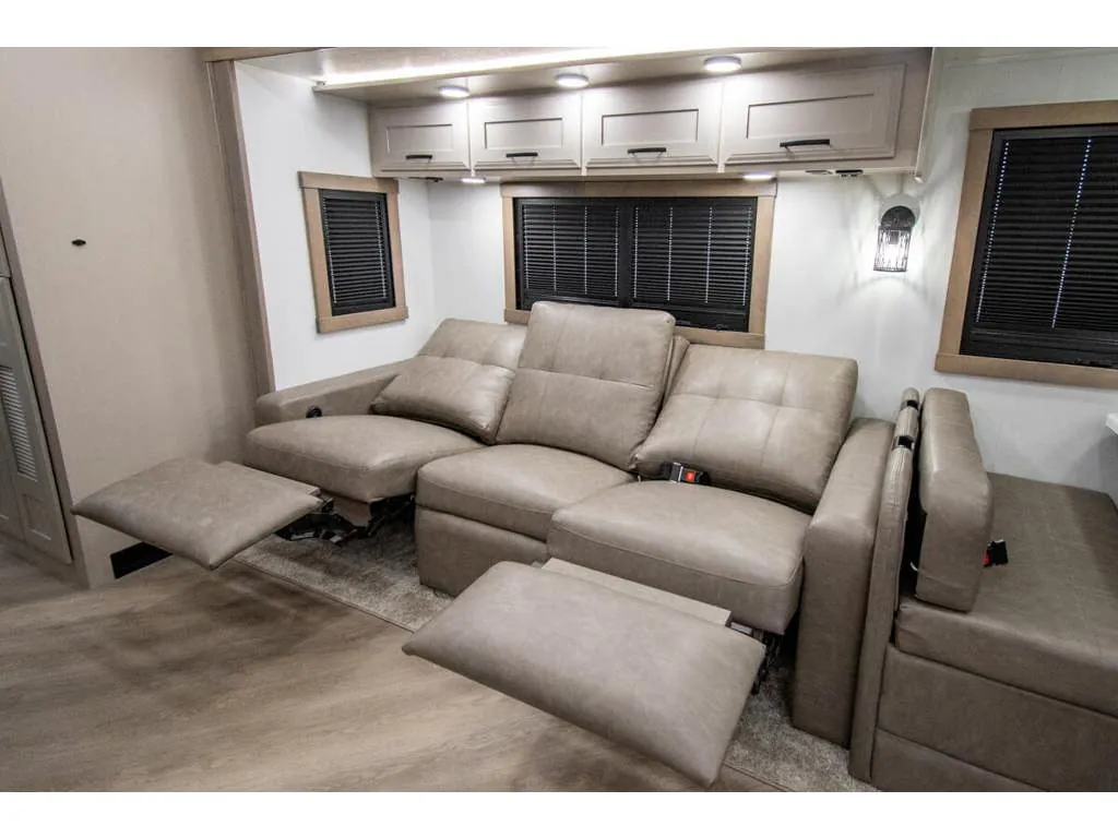 2027 Entegra Coach Emblem 36U, Photos photo 11