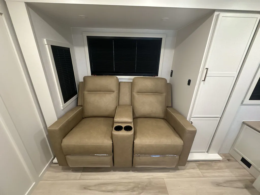 2026 Brinkley Model Ix 20X, Photos photo 9