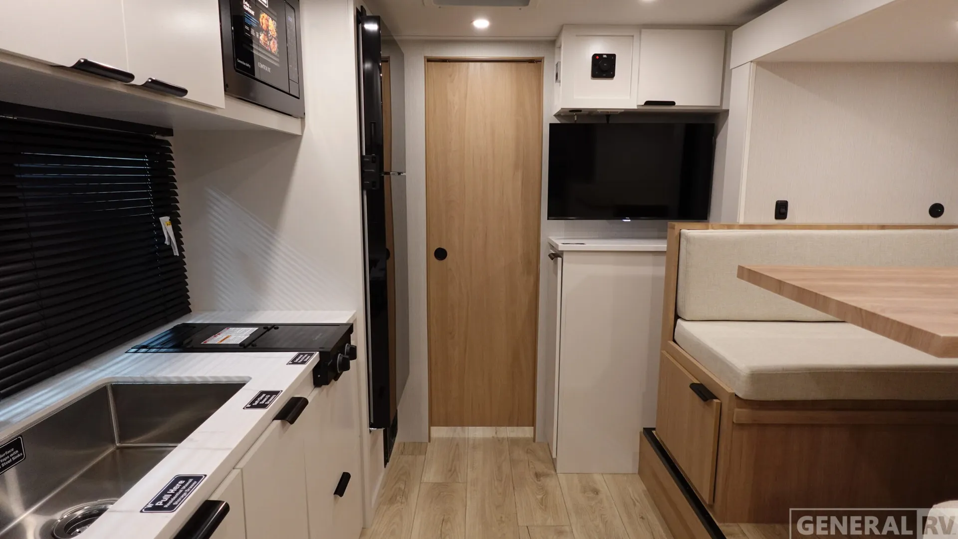 2026 Winnebago Micro Minnie 2108TB - Photo 3