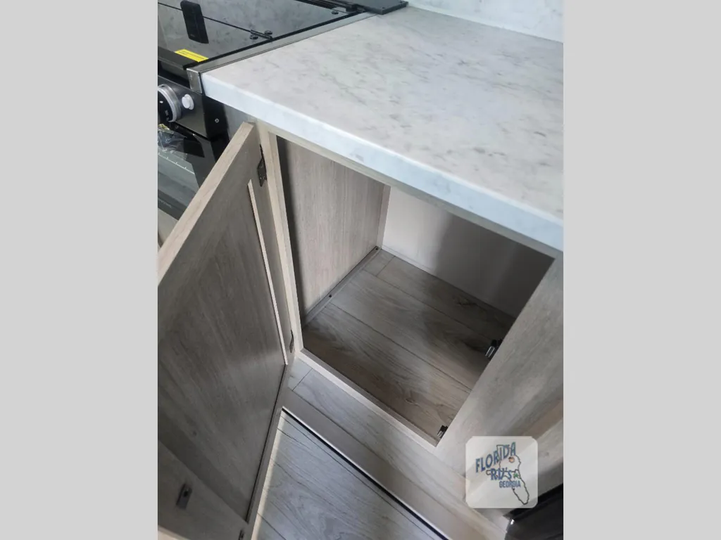2027 East to West Della Terra 272RL, Photos photo 27