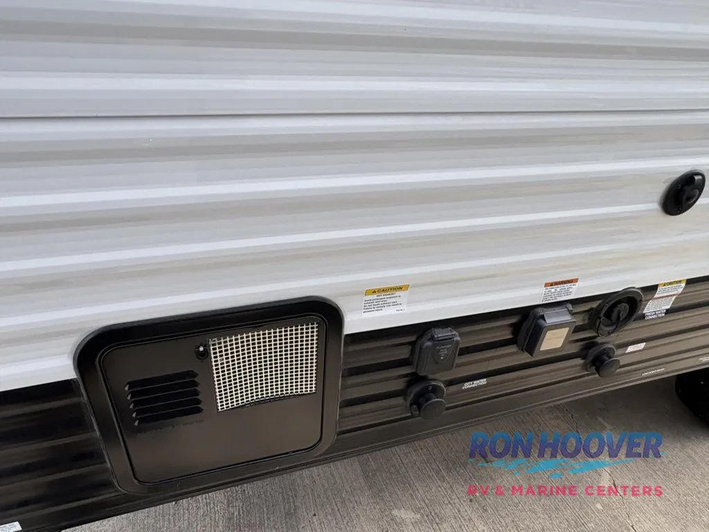 2026 Shasta Compact 17DB, Photos photo 21