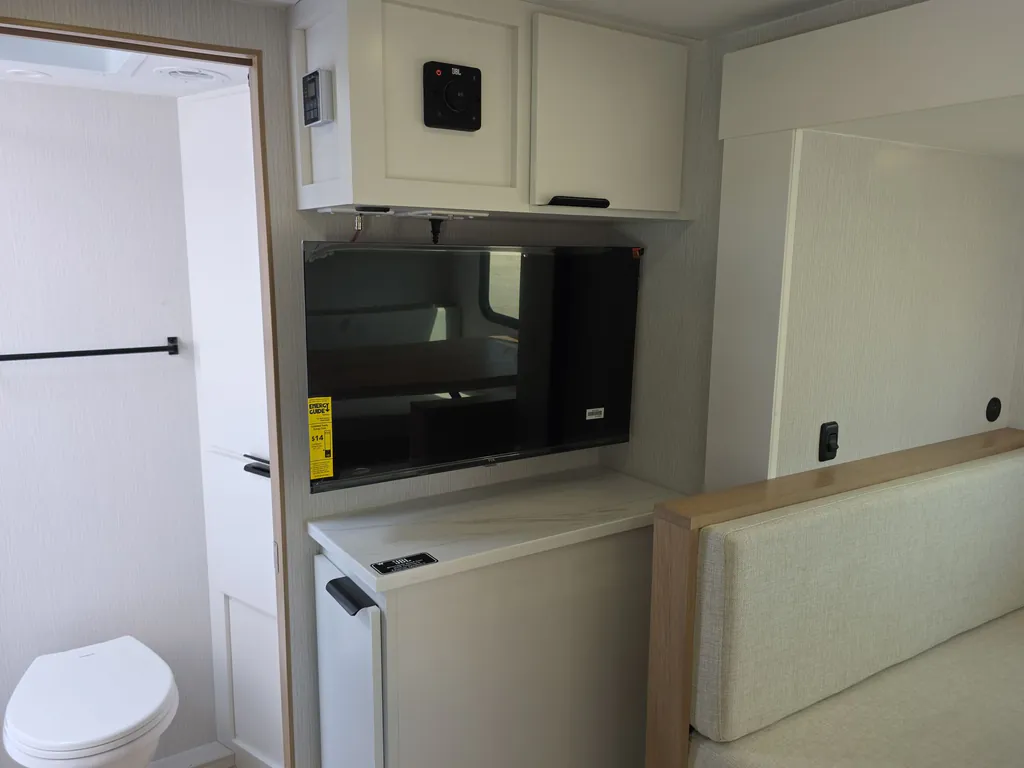 2027 Winnebago Micro Minnie 2108DS, Photos photo 17