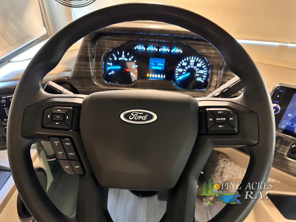 2022 Thor Motor Coach Challenger 35MQ, Photos photo 16