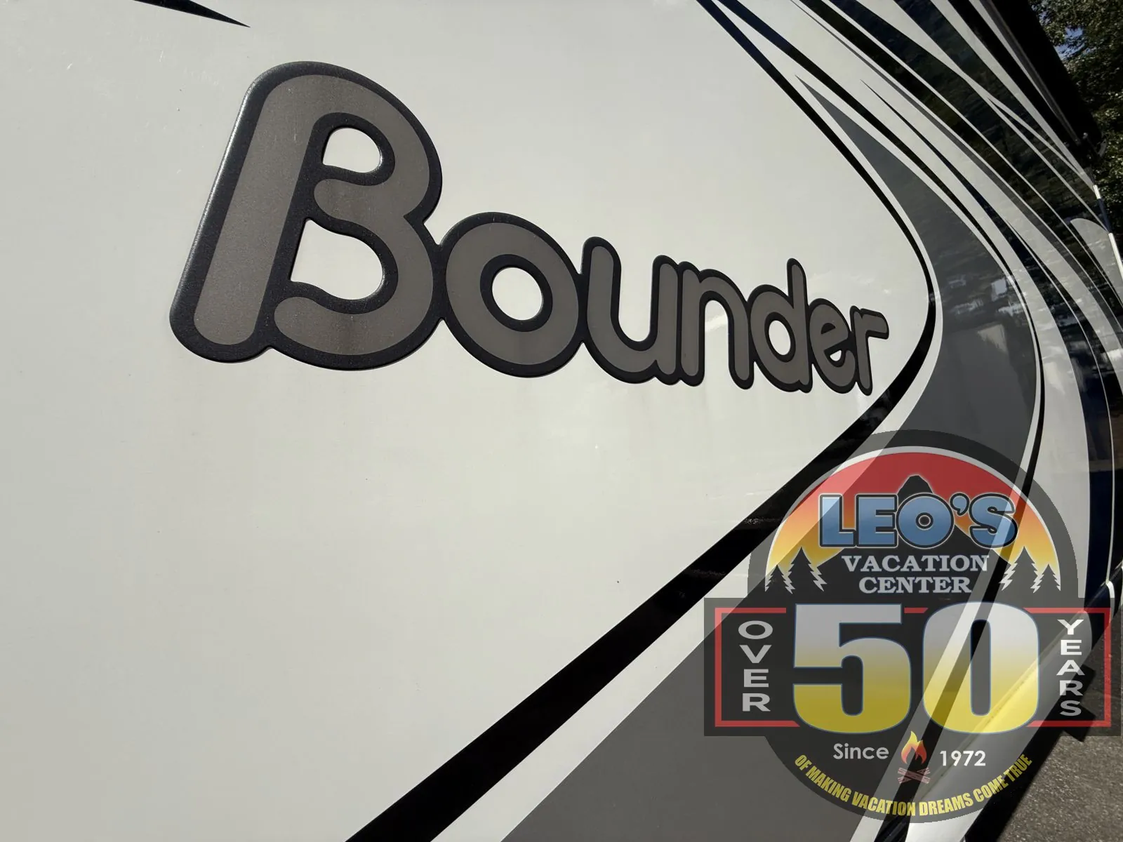 2018 Fleetwood Bounder 35P - Photo 4