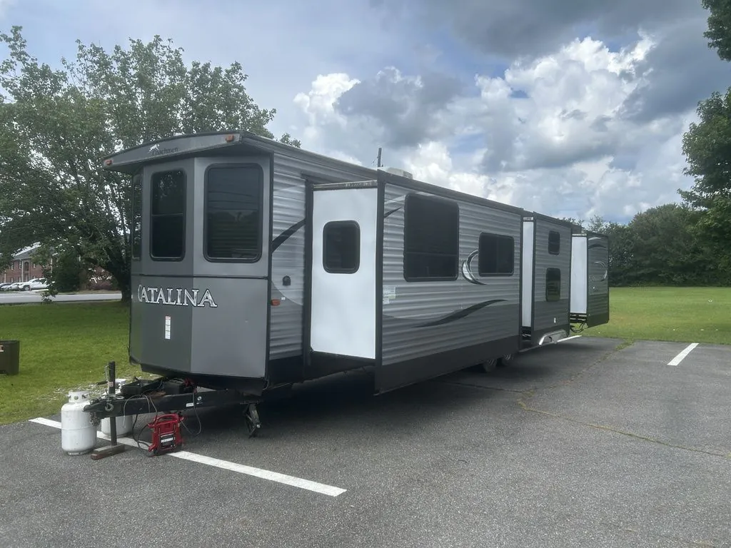 2017 Coachmen Catalina 39FKTS - Photo 4