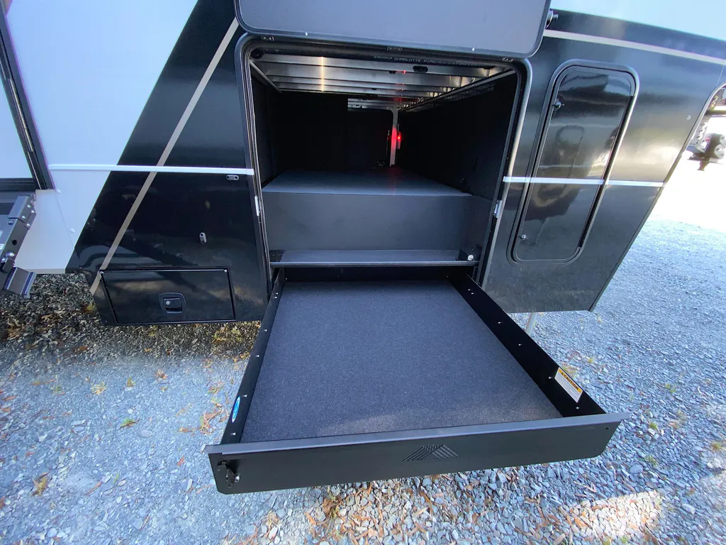 2026 Brinkley Model G 4170, Photos photo 3