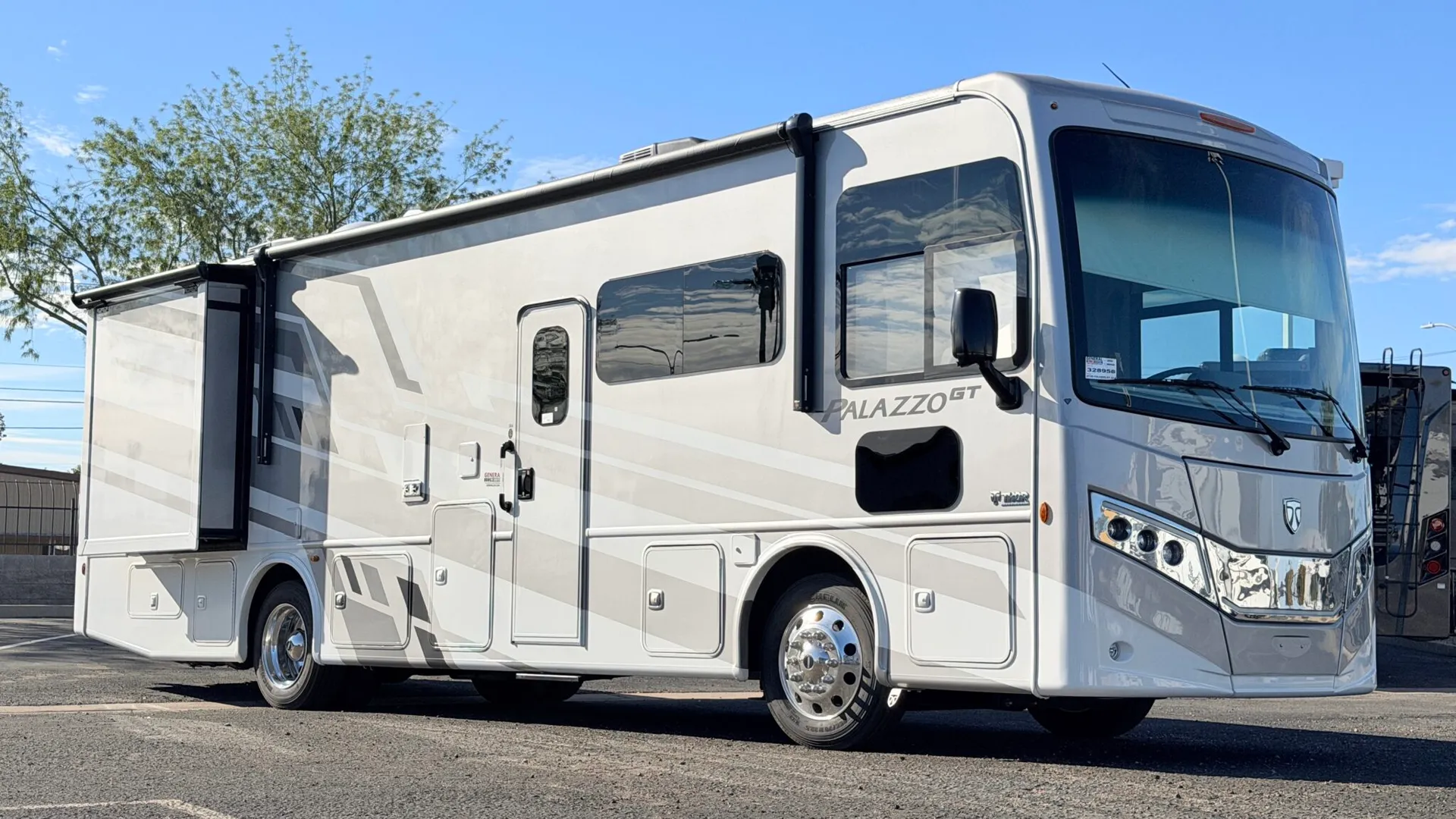 2026 Thor Motor Coach Palazzo GT 33.6 - Photo 2