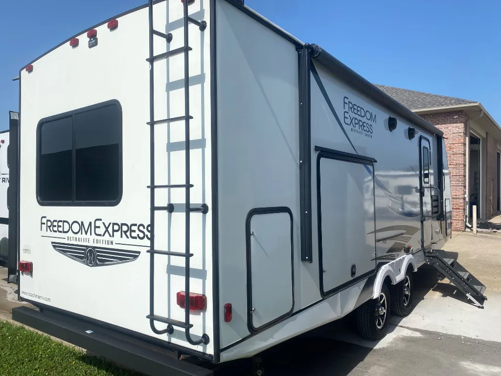 2021 Coachmen Freedom Express Ultra Lite 259FKDS - Photo 3