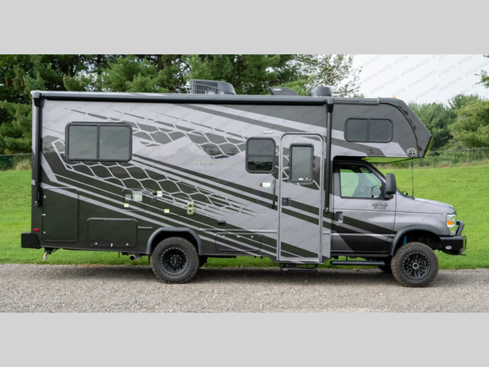 2027 Forest River Sunseeker 23504X4 - Photo 4