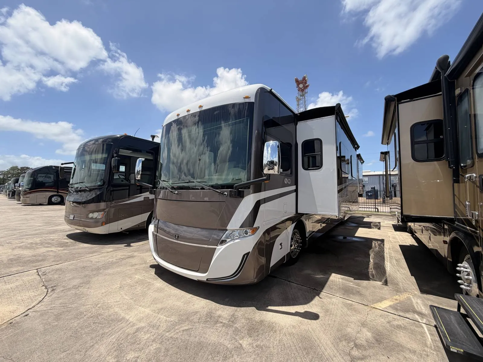2025 Tiffin Byway 38 CL - Photo 2