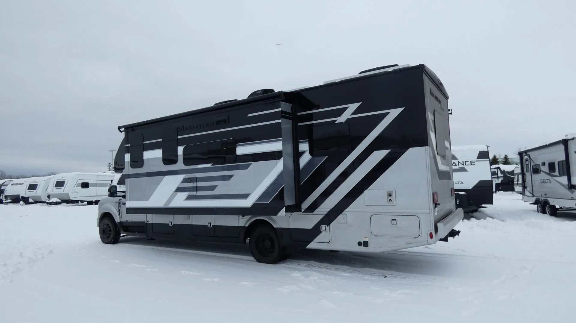 2026 Thor Motor Coach Magnitude Grand X32 - Photo 4