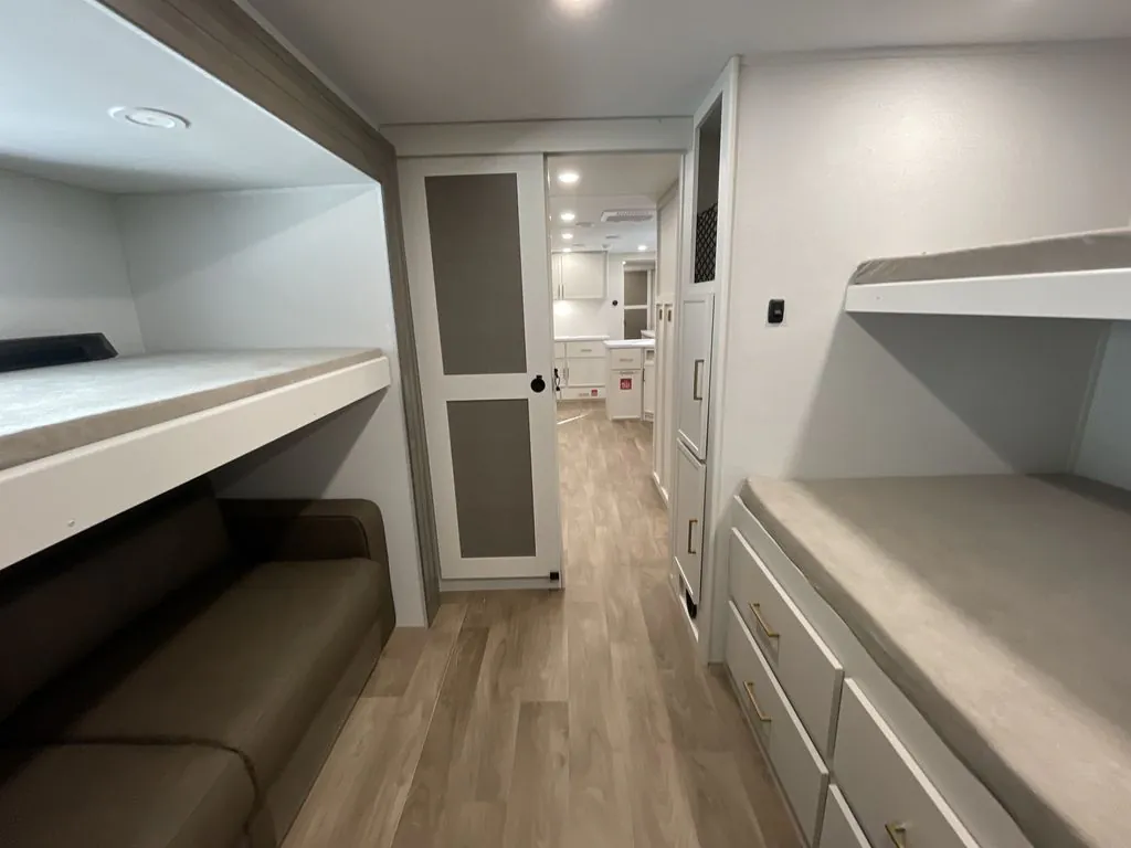2027 Grand Design Transcend 335BHT, Photos photo 35