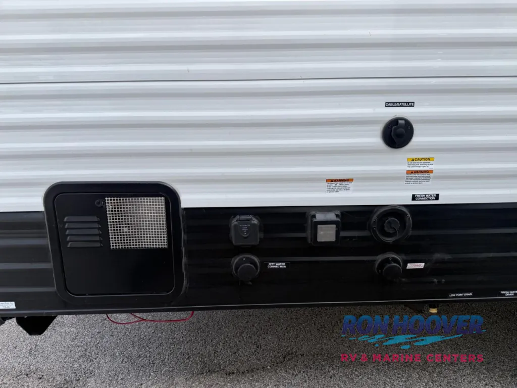 2026 Shasta Compact 17DB, Photos photo 3