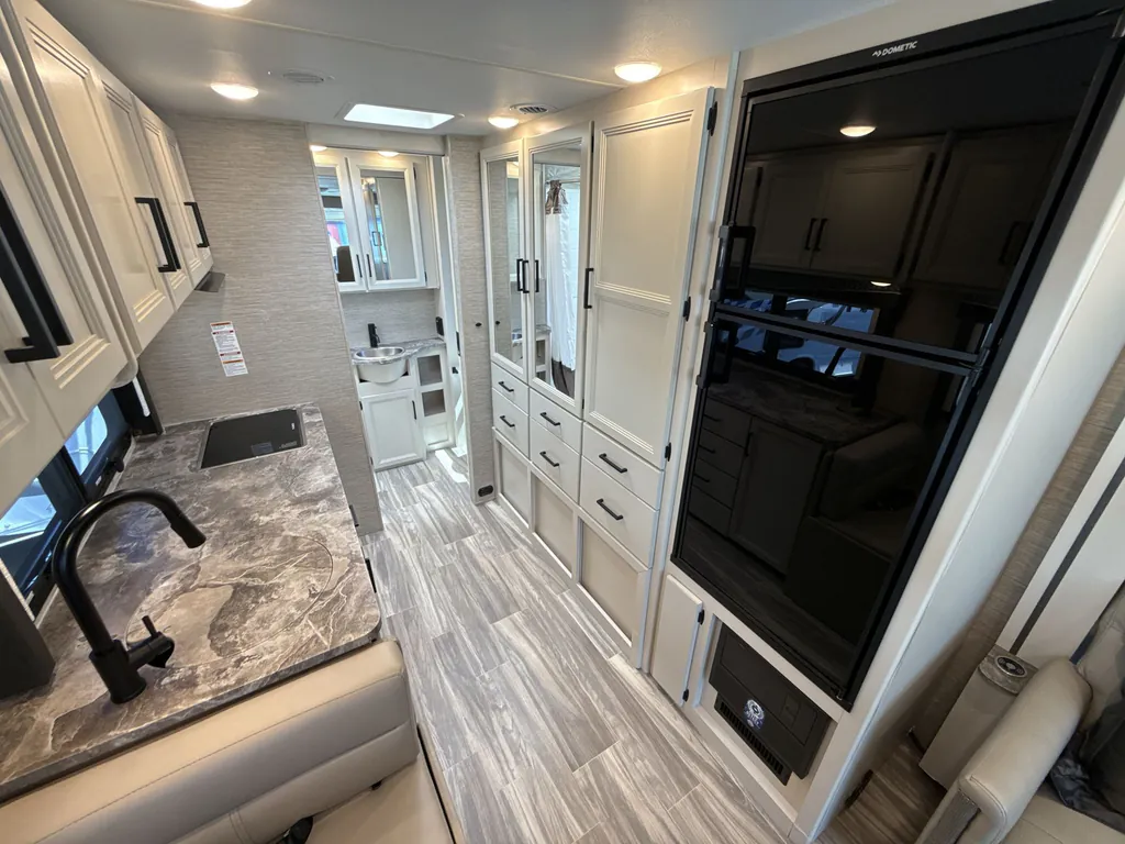 2023 Thor Motor Coach Vegas 24.3, Photos photo 17