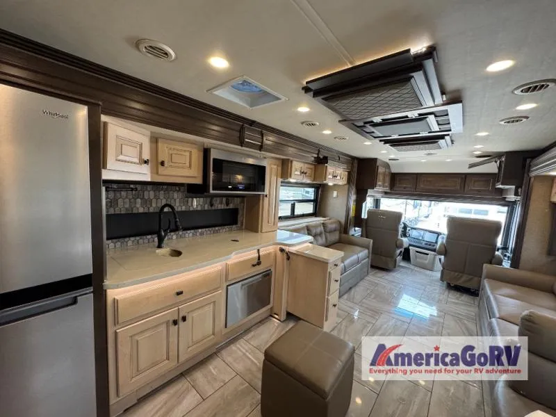 2020 American Coach Revolution 42V - Photo 2