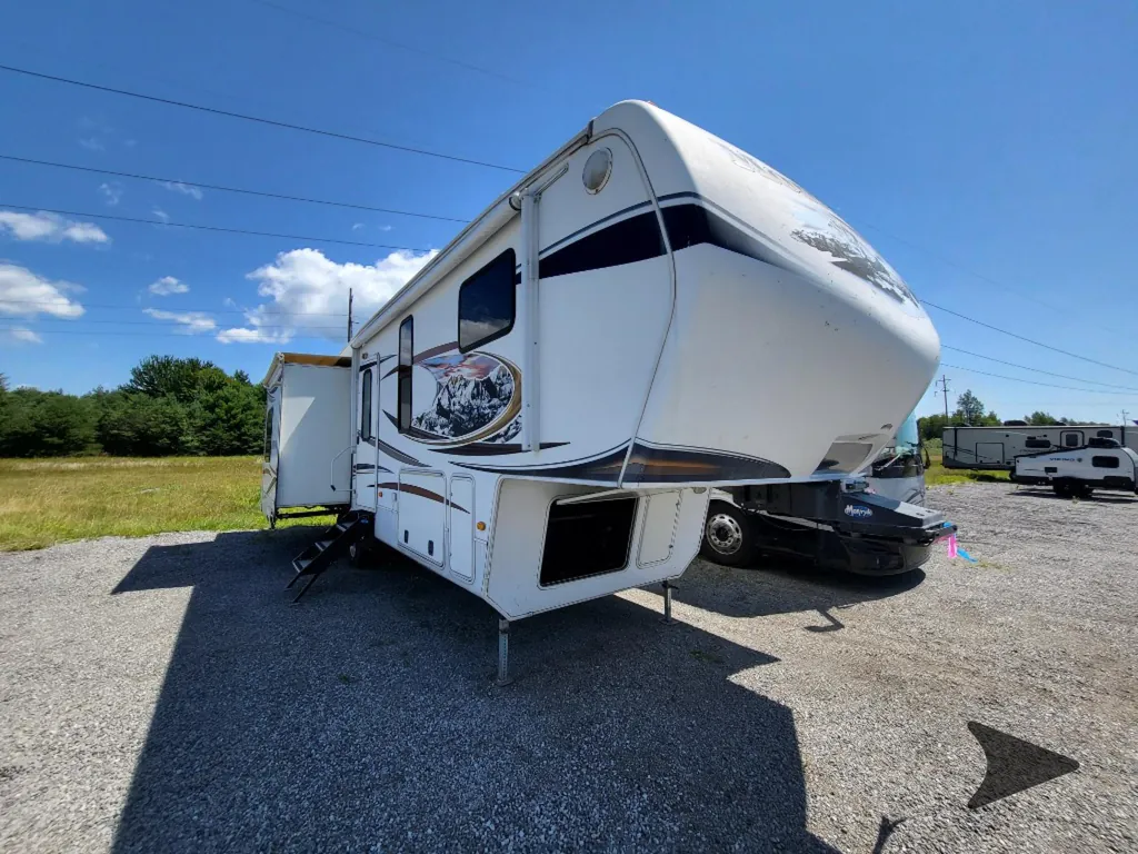 2011 Keystone Montana 3100RL, Photos photo 2
