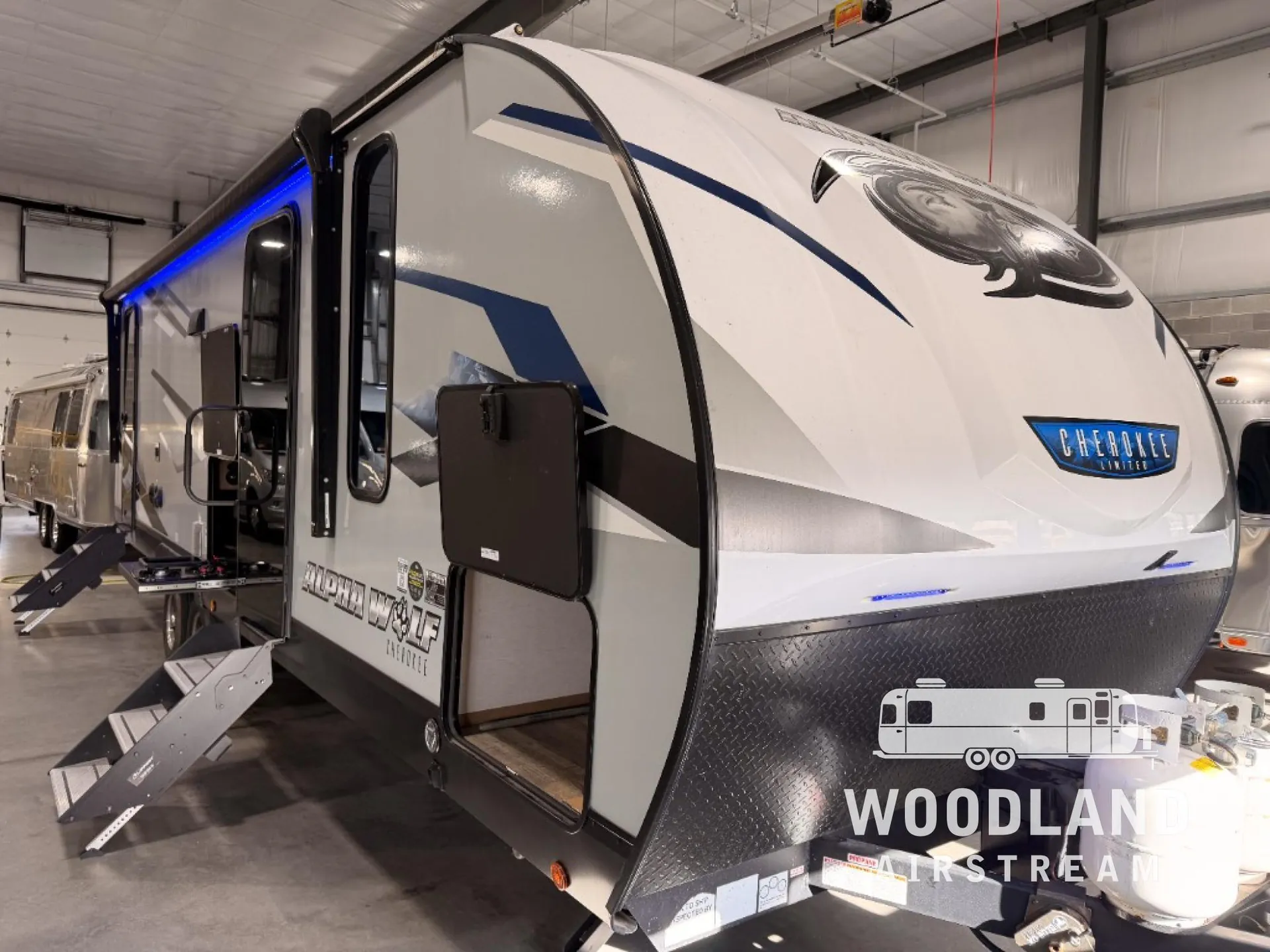 2023 Forest River Cherokee Alpha Wolf 26DBH - Photo 2