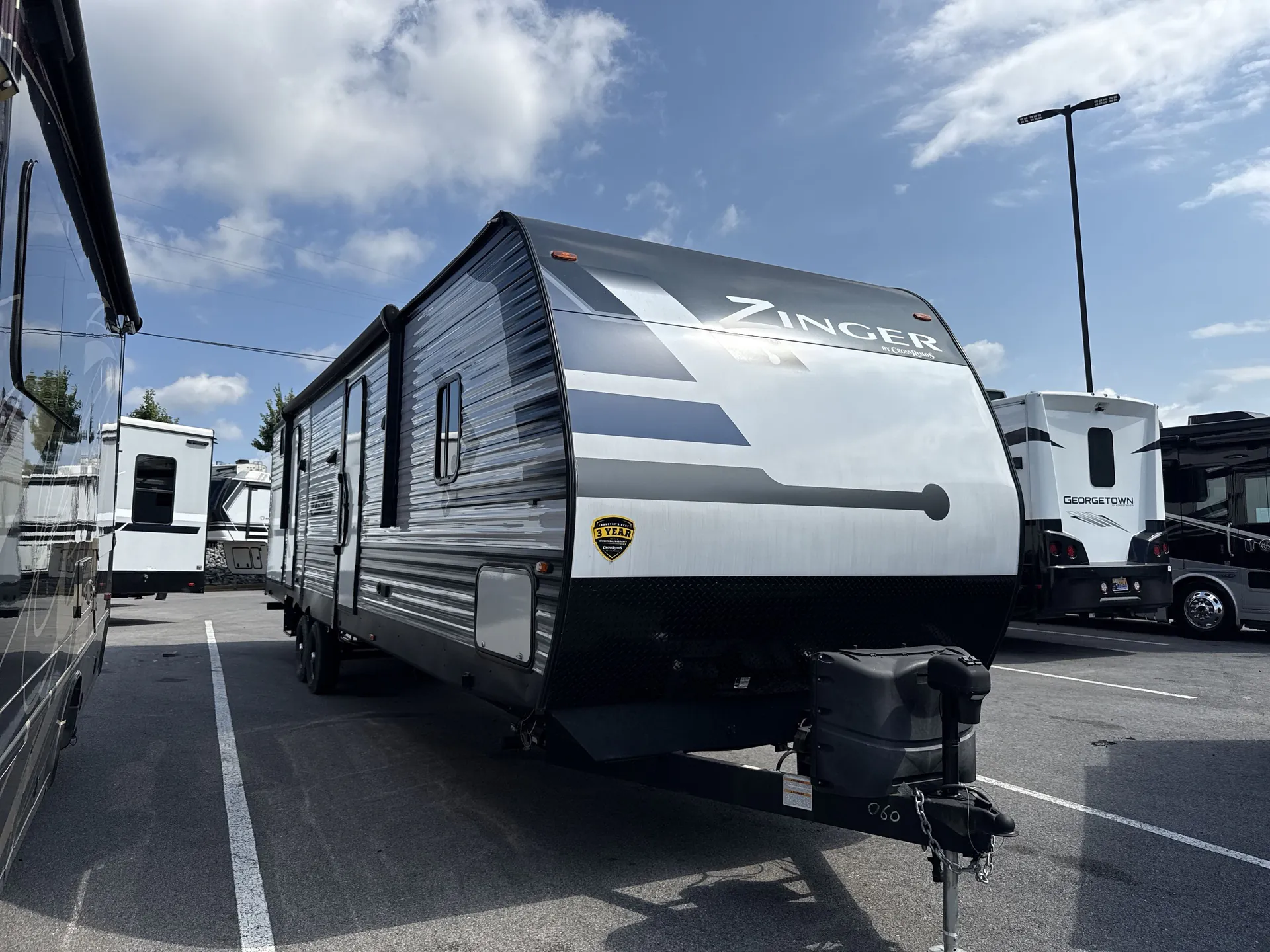 2023 CrossRoads Zinger 331BH - Photo 2