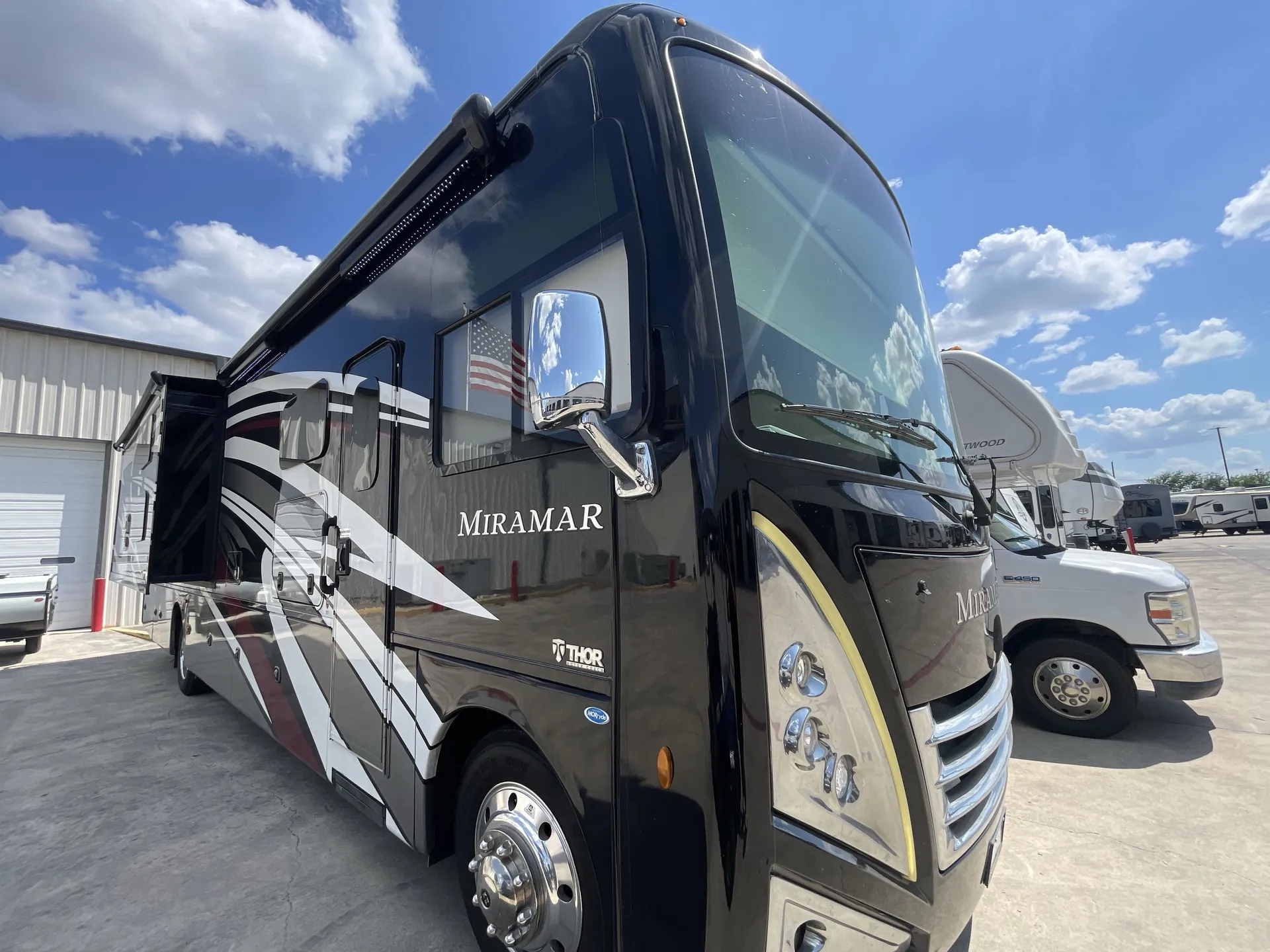2023 Thor Motor Coach Miramar 37.1 dealer photo 1 from Camping World