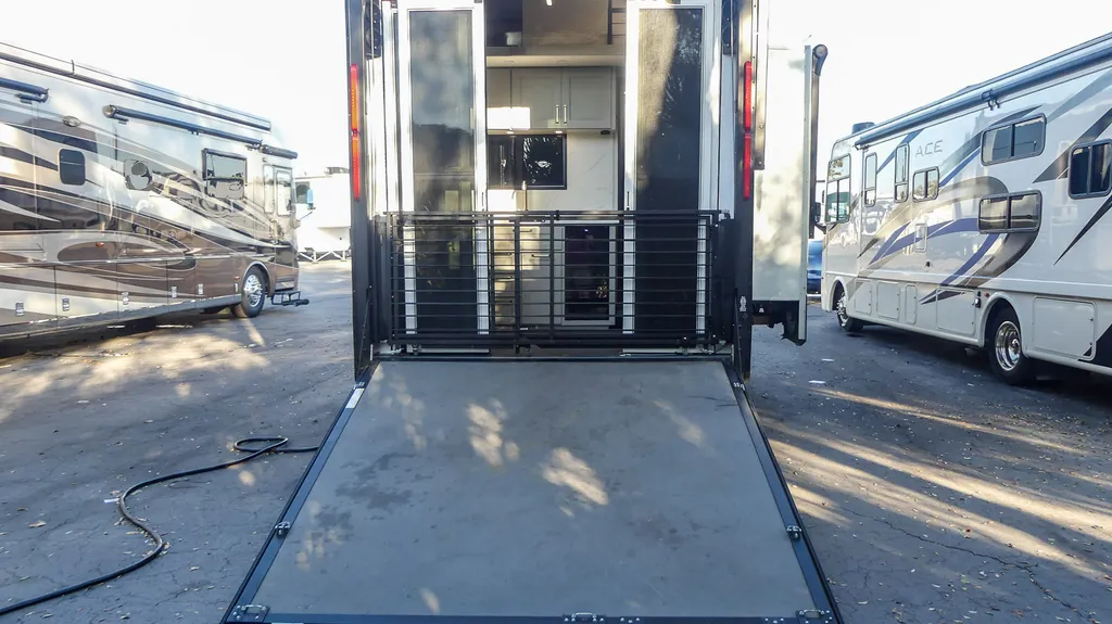 2025 Brinkley Model G 3250, Photos photo 36