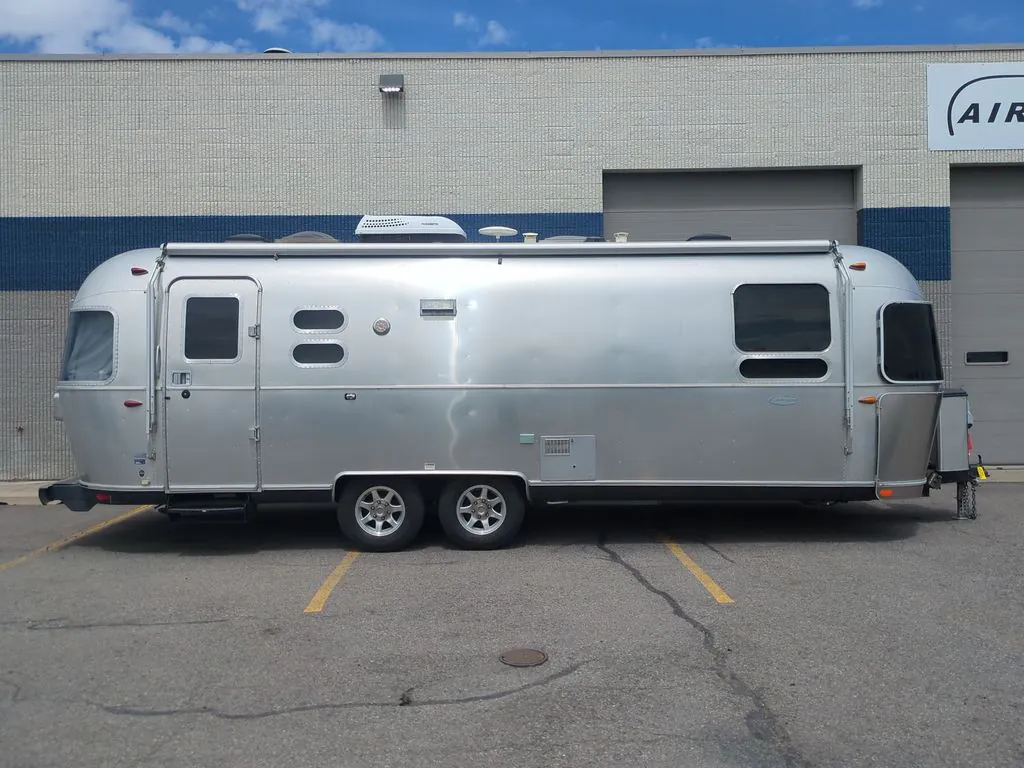 2016 Airstream Flying Cloud 27FB - Photo 3