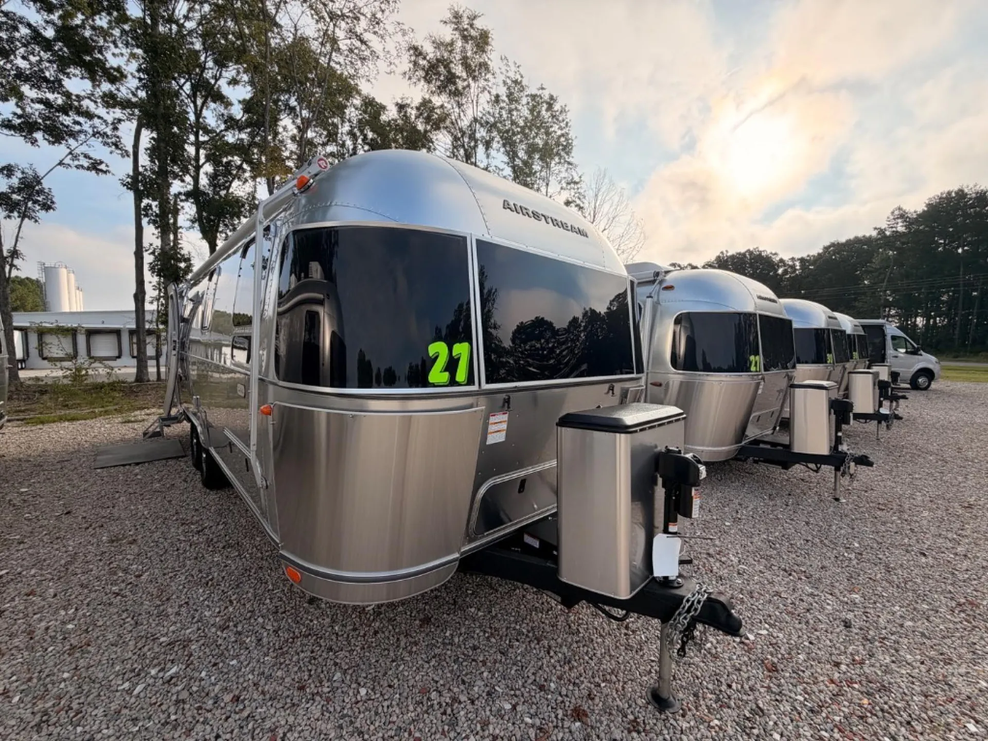 2027 Airstream Trade Wind 27FB TWIN - Photo 3