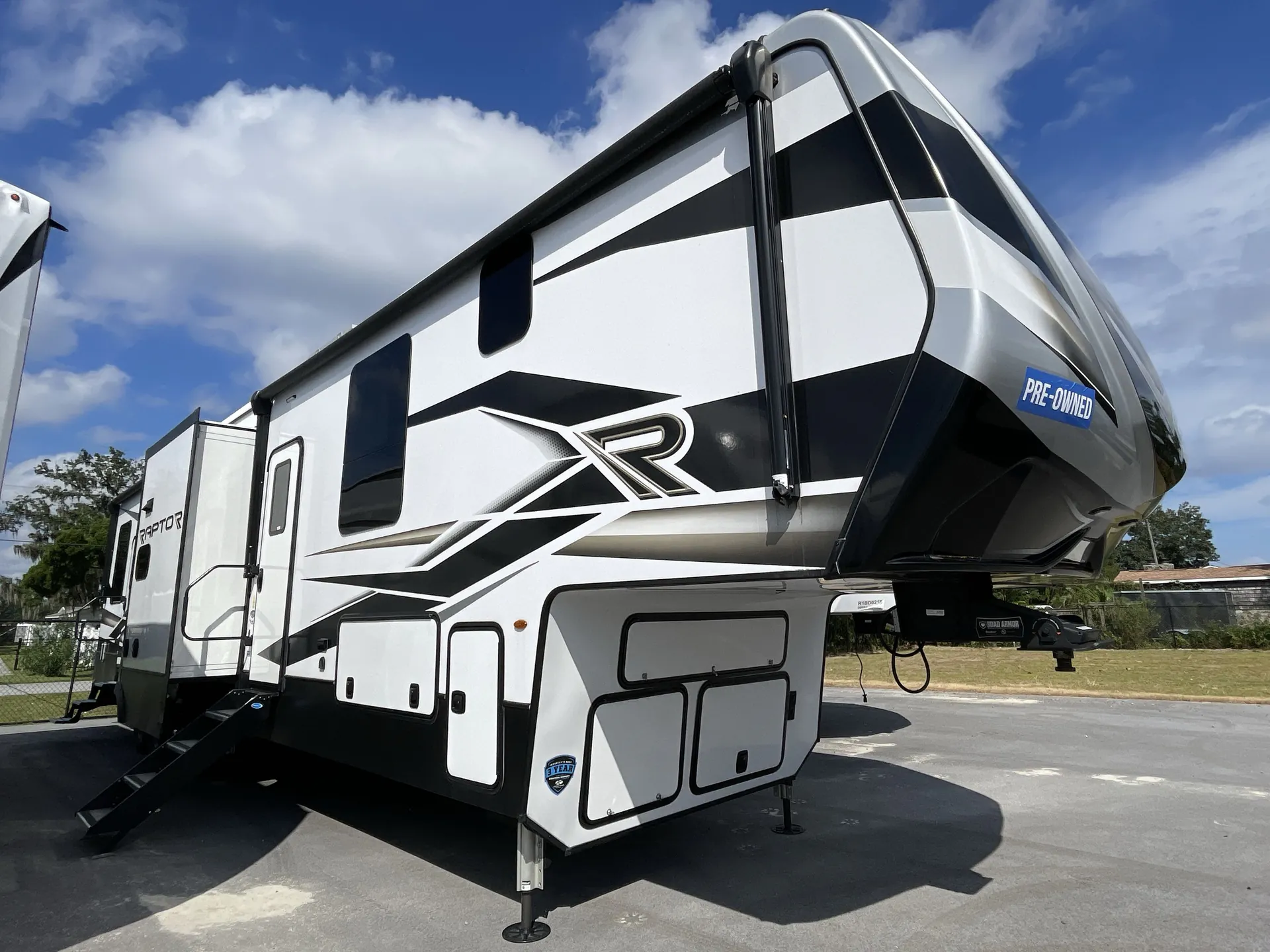 2023 Keystone Raptor 420 - Photo 2
